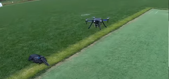 El drone en vuelo